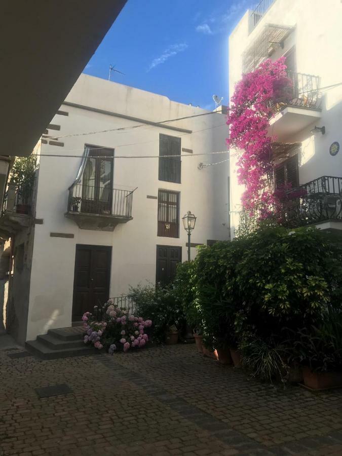 Casa Isabella Loc Turist Br Apartment Липари Екстериор снимка